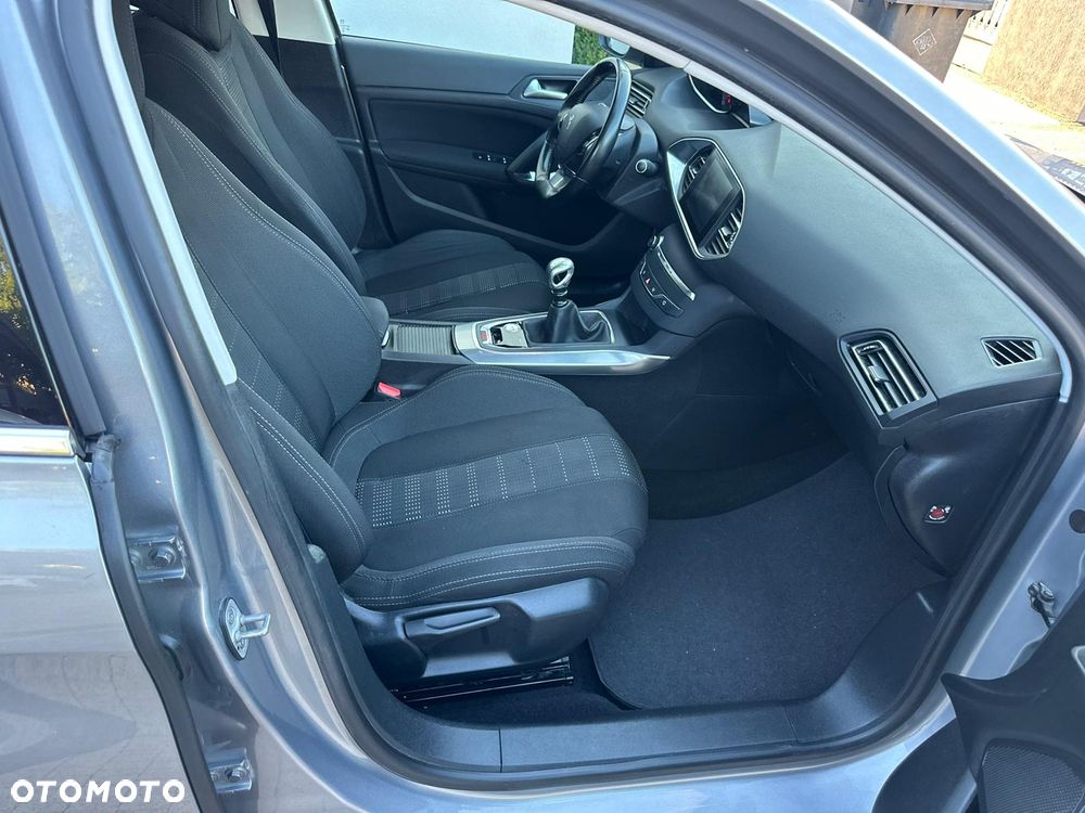 Peugeot 308 1.6 BlueHDi Allure S&S - 9