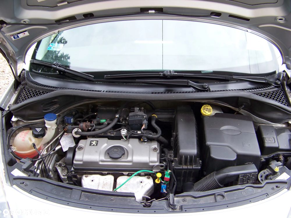 Peugeot 207 1.4 Trendy - 25