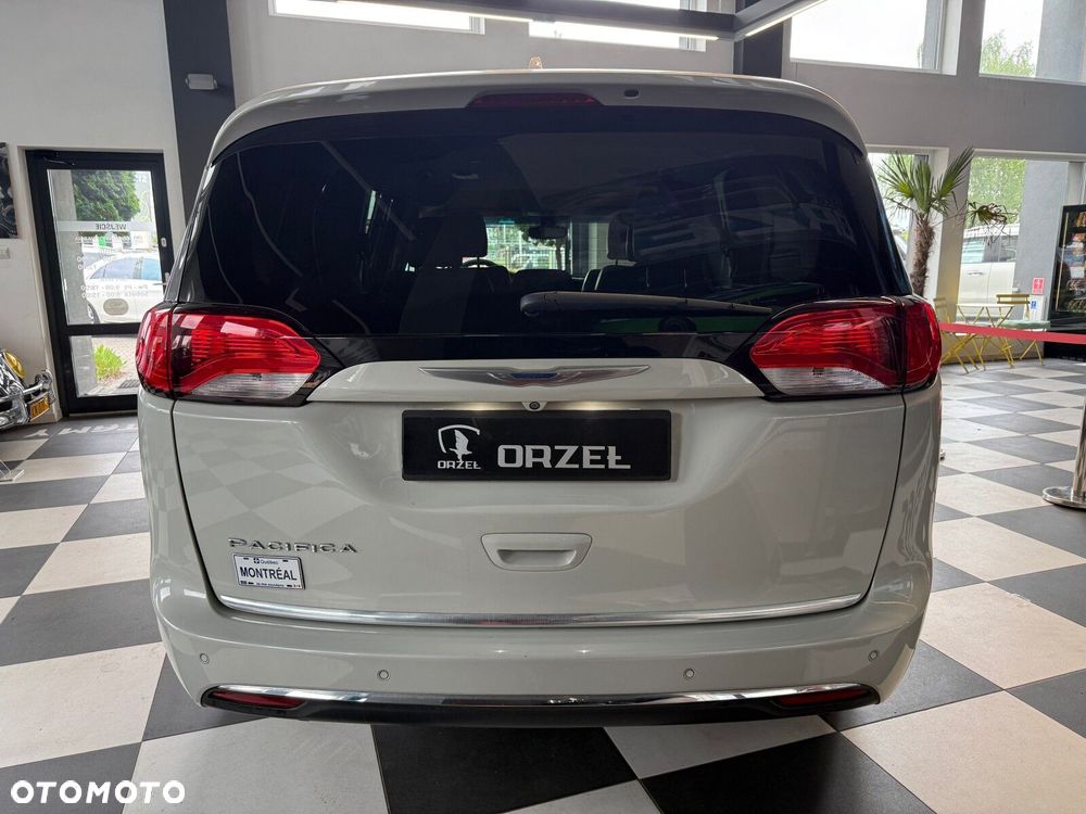 Chrysler Pacifica - 6