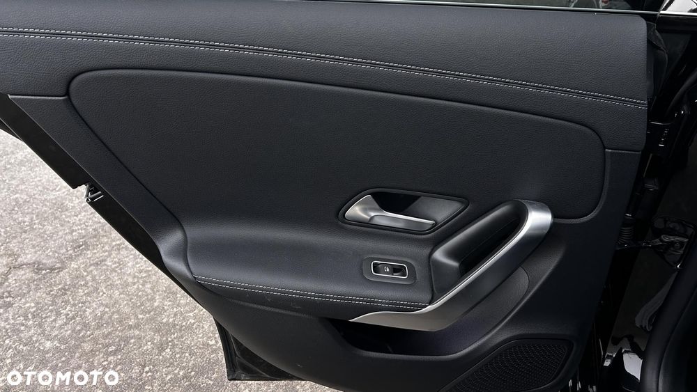 Mercedes-Benz CLA 180 Progressive 7G-DCT - 25