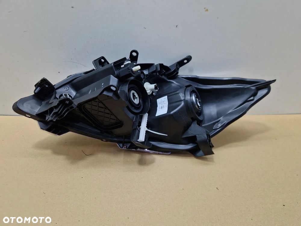 TOYOTA AURIS E15 10- LAMPA PRZÓD PRZEDNIA PRAWA NOWA - 8