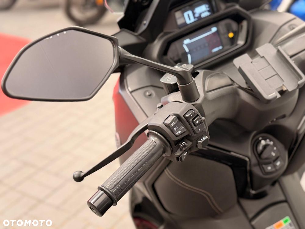 Yamaha Tmax - 6