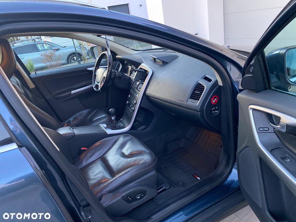Volvo XC 60 D5 AWD RDesign - 8