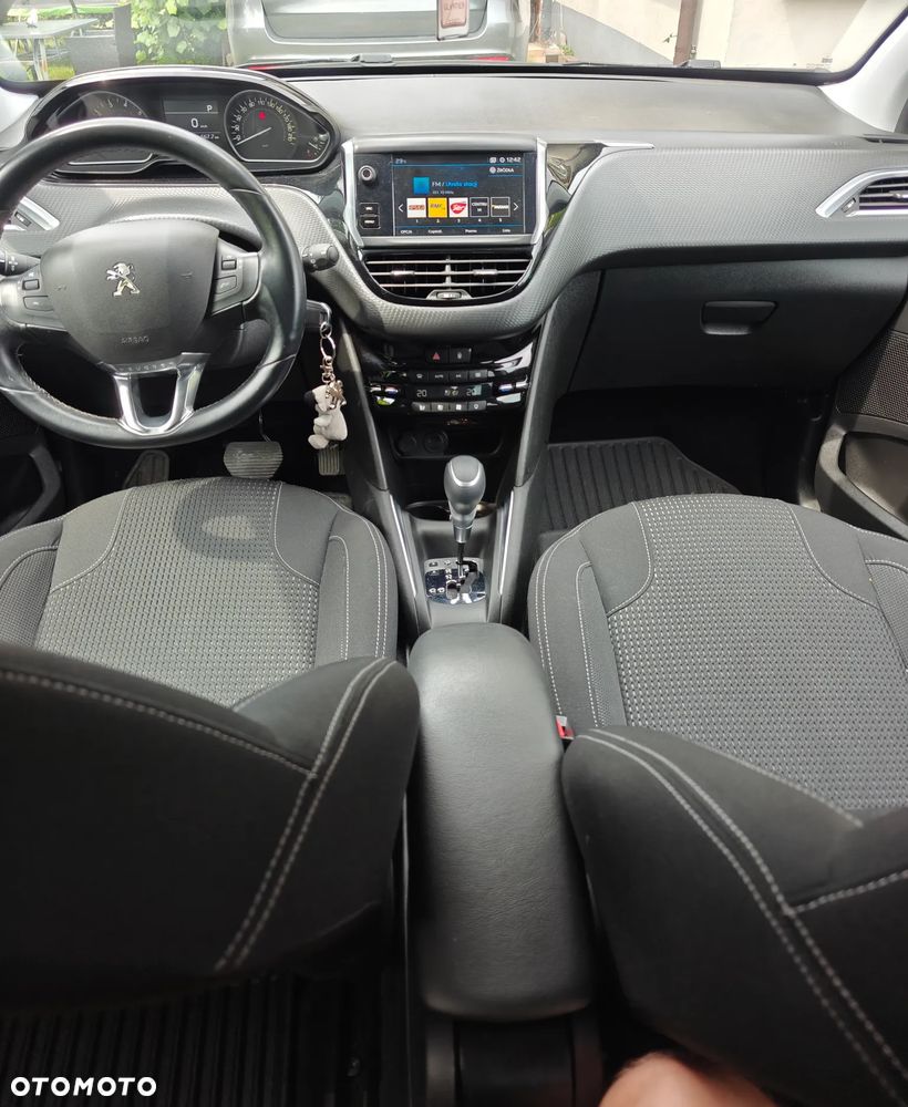 Peugeot 208 1.2 PureTech Allure S&S EAT6 - 12