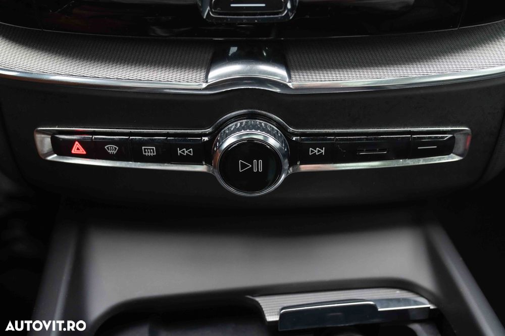 Volvo XC 60 T8 Twin Engine AWD R-Design - 39