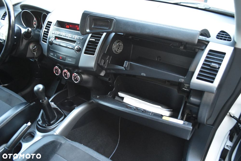 Mitsubishi Outlander 2.0 2WD Inform - 30