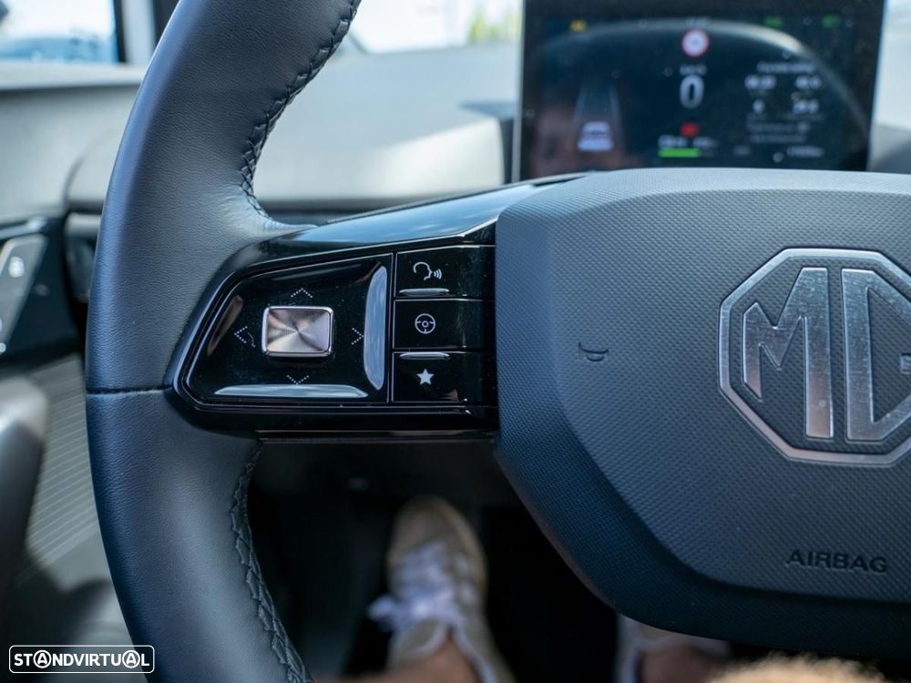 MG MG4 64 kWh Luxury - 28