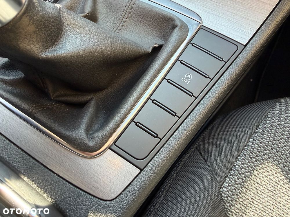 Volkswagen Passat Variant 2.0 Blue TDI SCR Trendline - 19