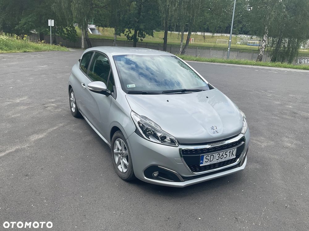 Peugeot 208 - 1