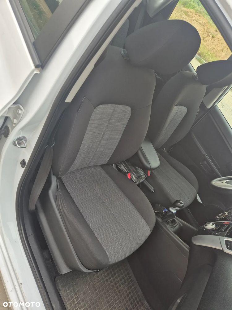 Kia Venga 1.4 L - 11