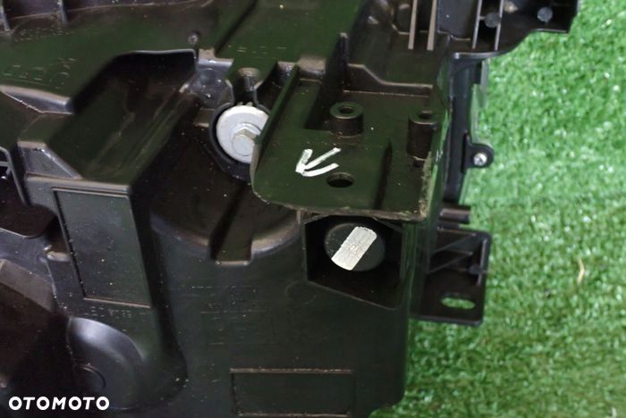 TOYOTA LAND CRUISER J250 J25 24- lampa lewa przednia przód - 11