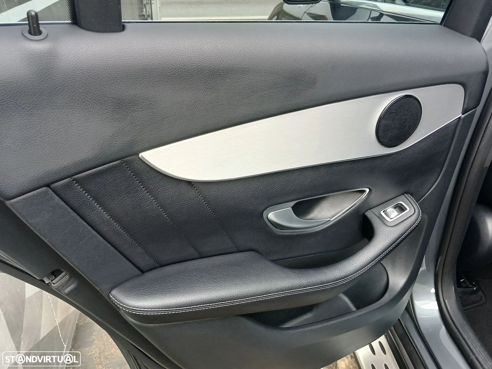 Mercedes-Benz GLC 250 d 4Matic 9G-TRONIC AMG Line - 32