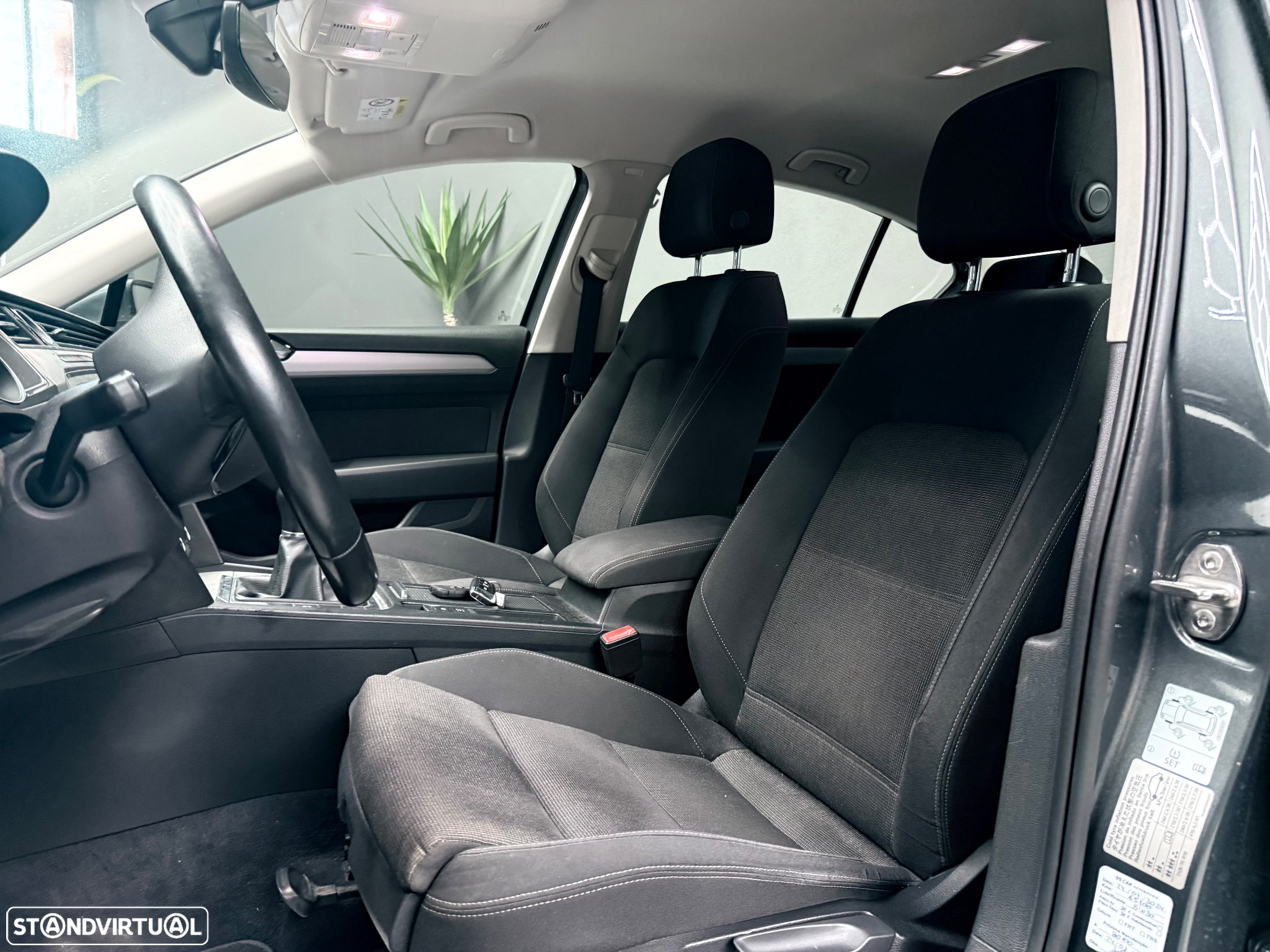 VW Passat 1.6 TDI Highline - 17