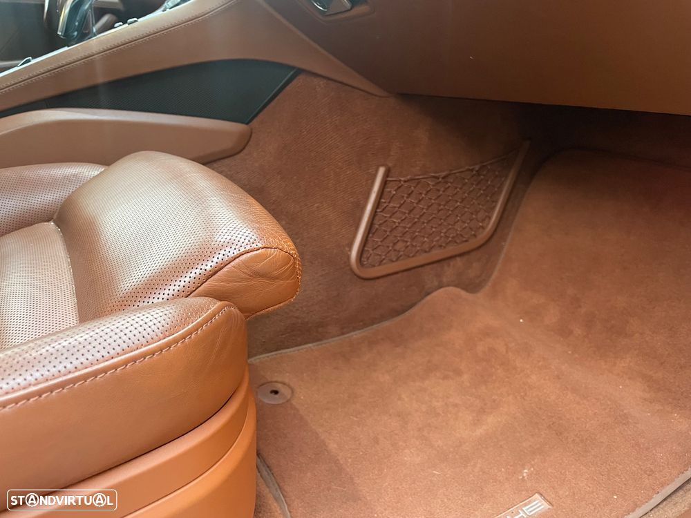 Porsche Panamera Sport Turismo 4 E-Hybrid 10 Years Edition - 22