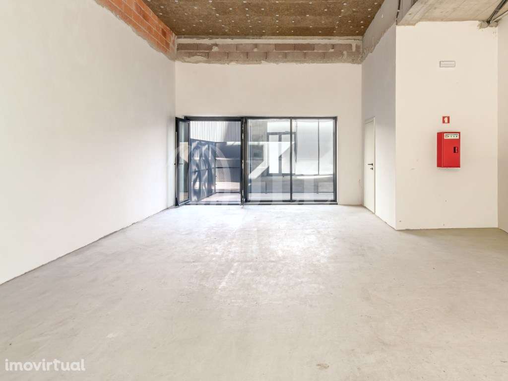 Loja com garagem no centro de Vila Nova de Gaia, Porto - Grande imagem: 5/31