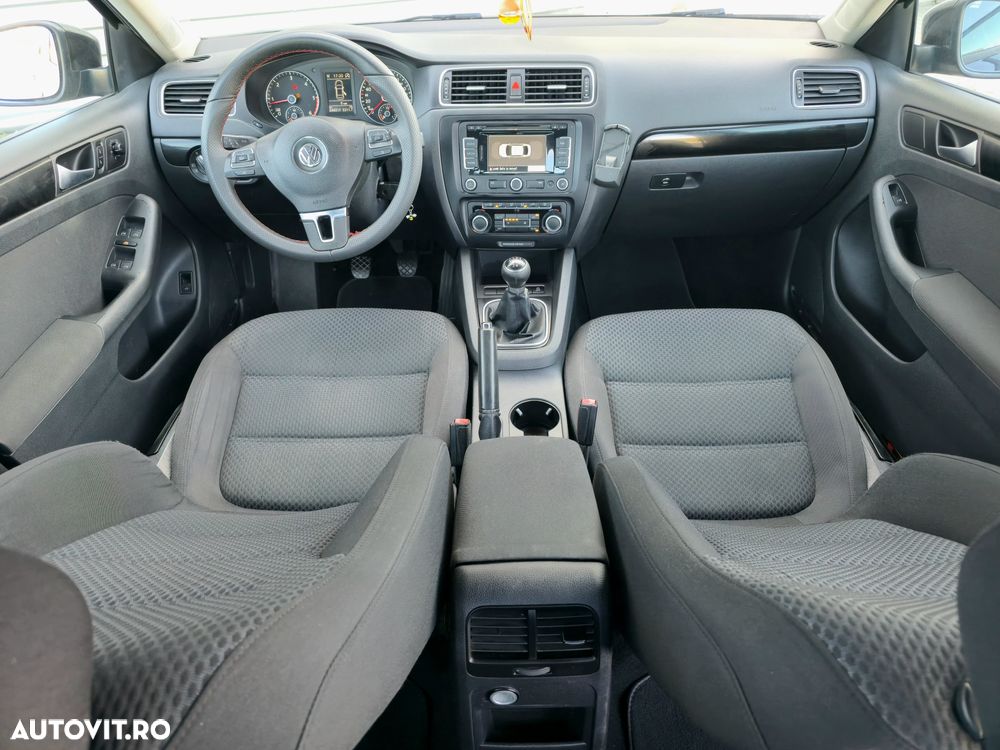 Volkswagen Jetta - 5