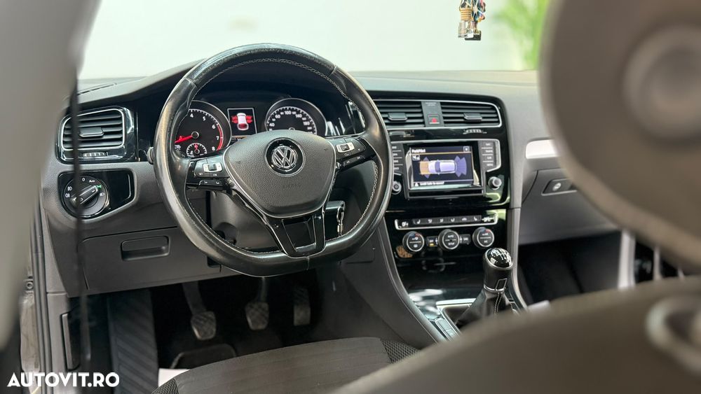 Volkswagen Golf - 6