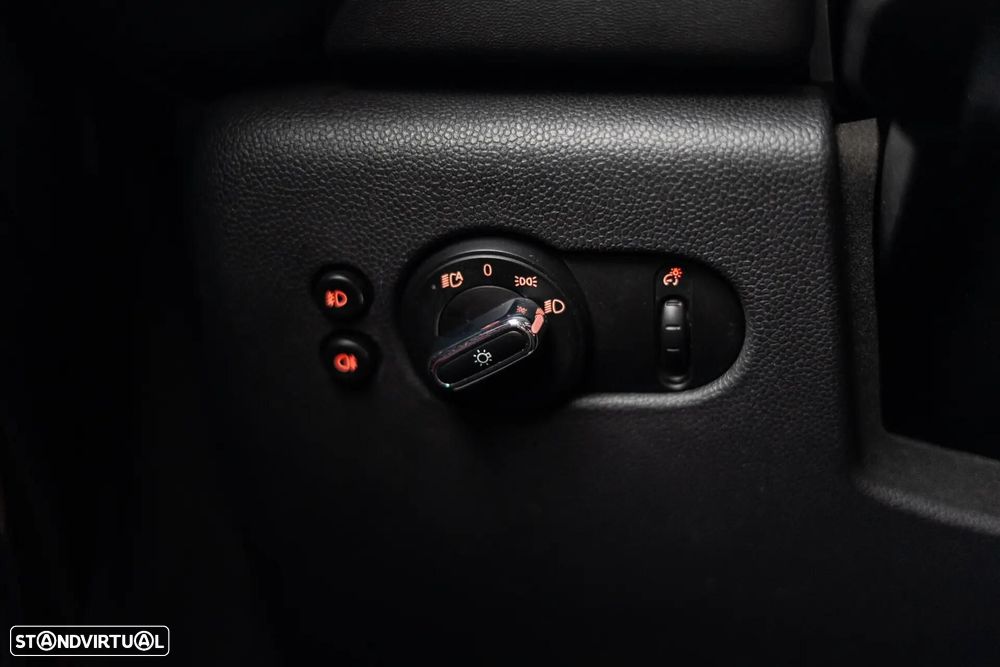MINI 5 Portas Cooper D Auto - 34