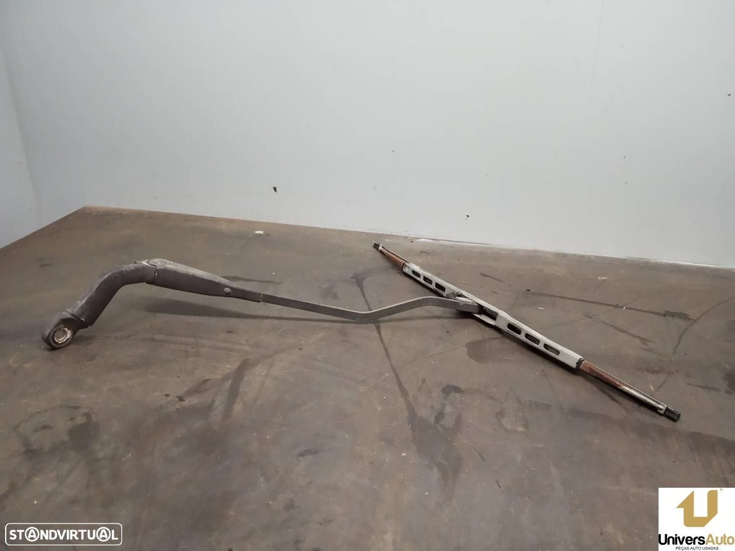 BRAÇO LIMPA-VIDROS TRASEIRO KIA CARNIVAL II 2003 -T9664 - 1