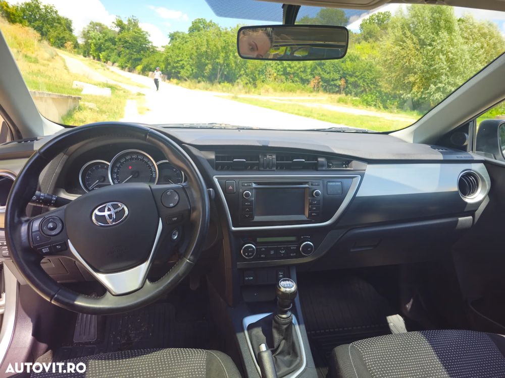 Toyota Auris 1.4 D-4D - 5