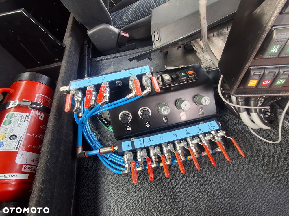 Mercedes-Benz Actros 1932 Zamiatarka FAUN Szczotki L/R Odchwaszczarka Szczotki Przednie 2014r PM10 Rura Do Liści Dodatkowy Zbiornik Wody Hydrostat Pneumatyka 3237 MTH - 20