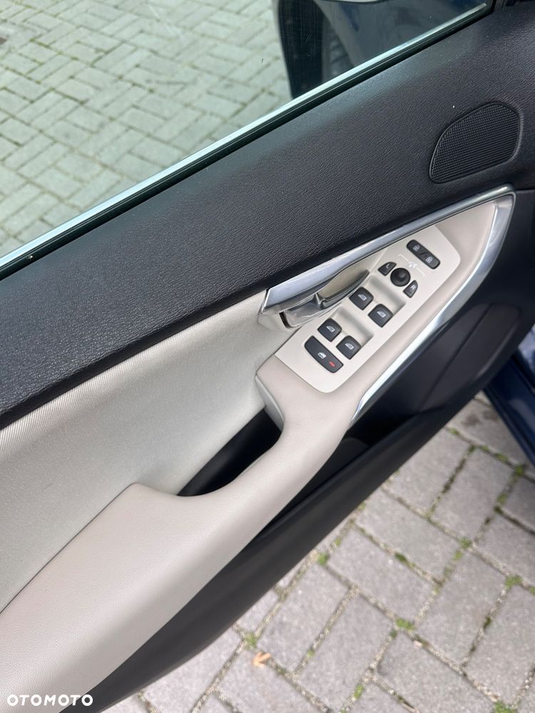 Volvo V40 D3 Momentum - 16
