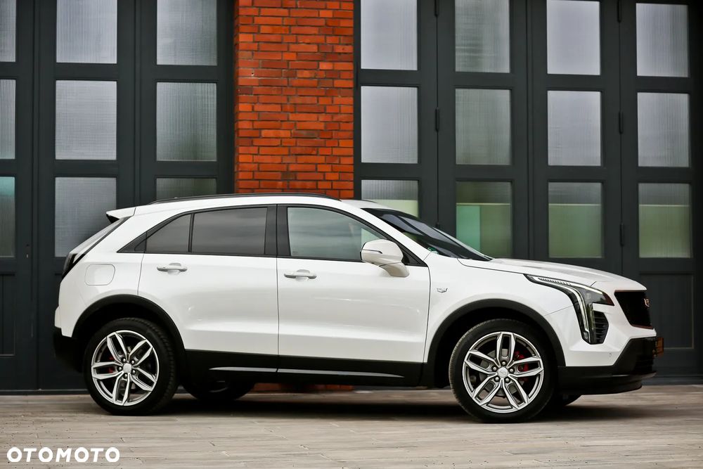 Cadillac XT4 350D AWD Launch Edition Sport - 3