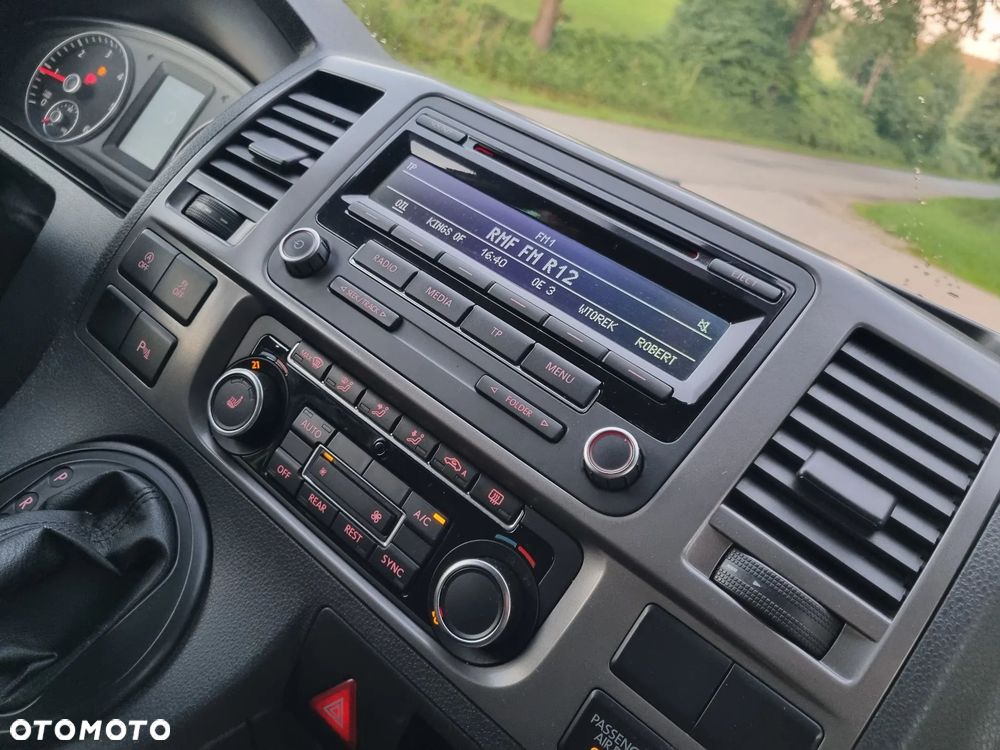 Volkswagen Caravelle - 15