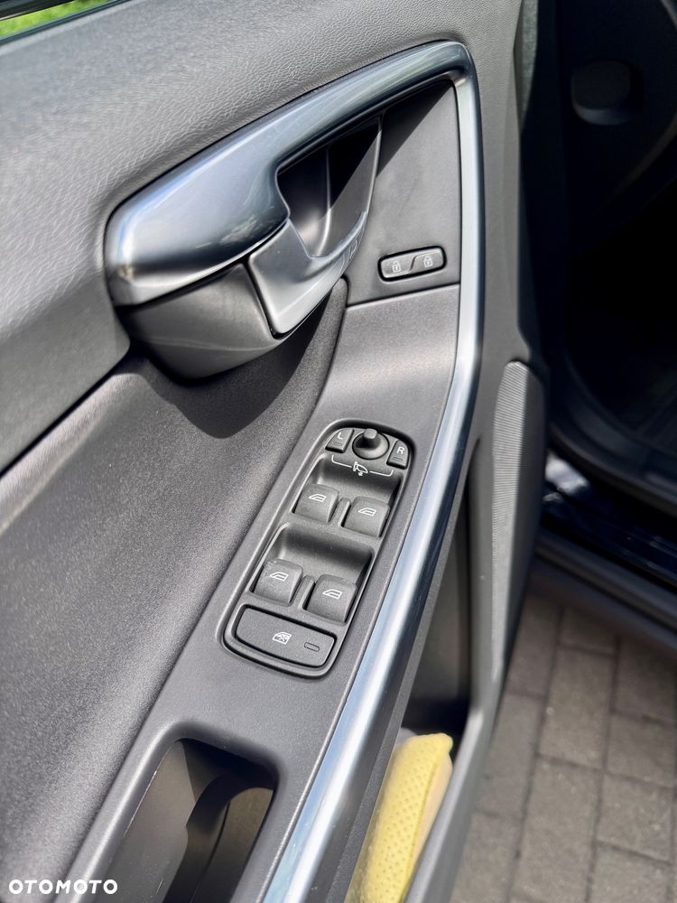 Volvo XC 60 D4 Geartronic Momentum - 16
