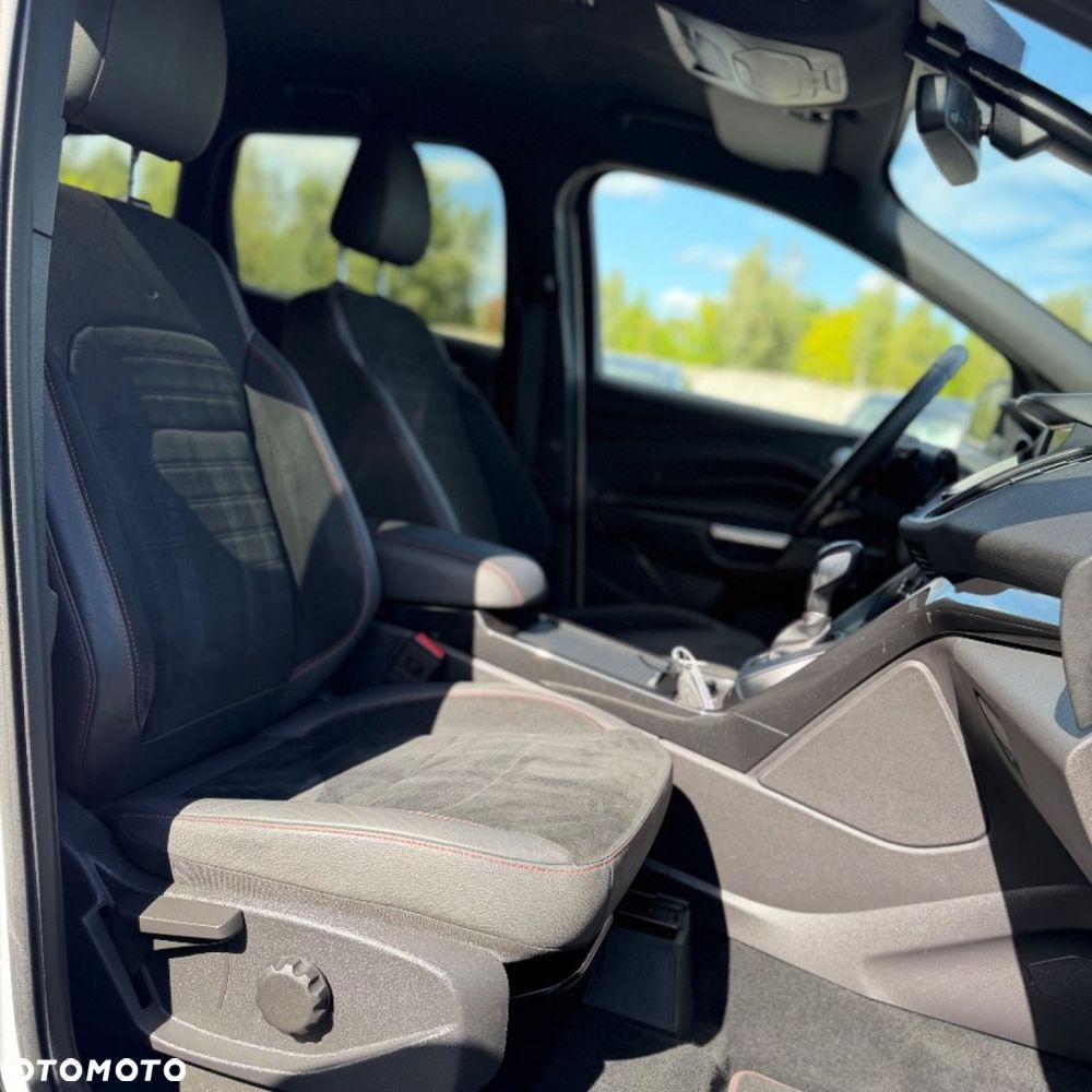 Ford Kuga - 32