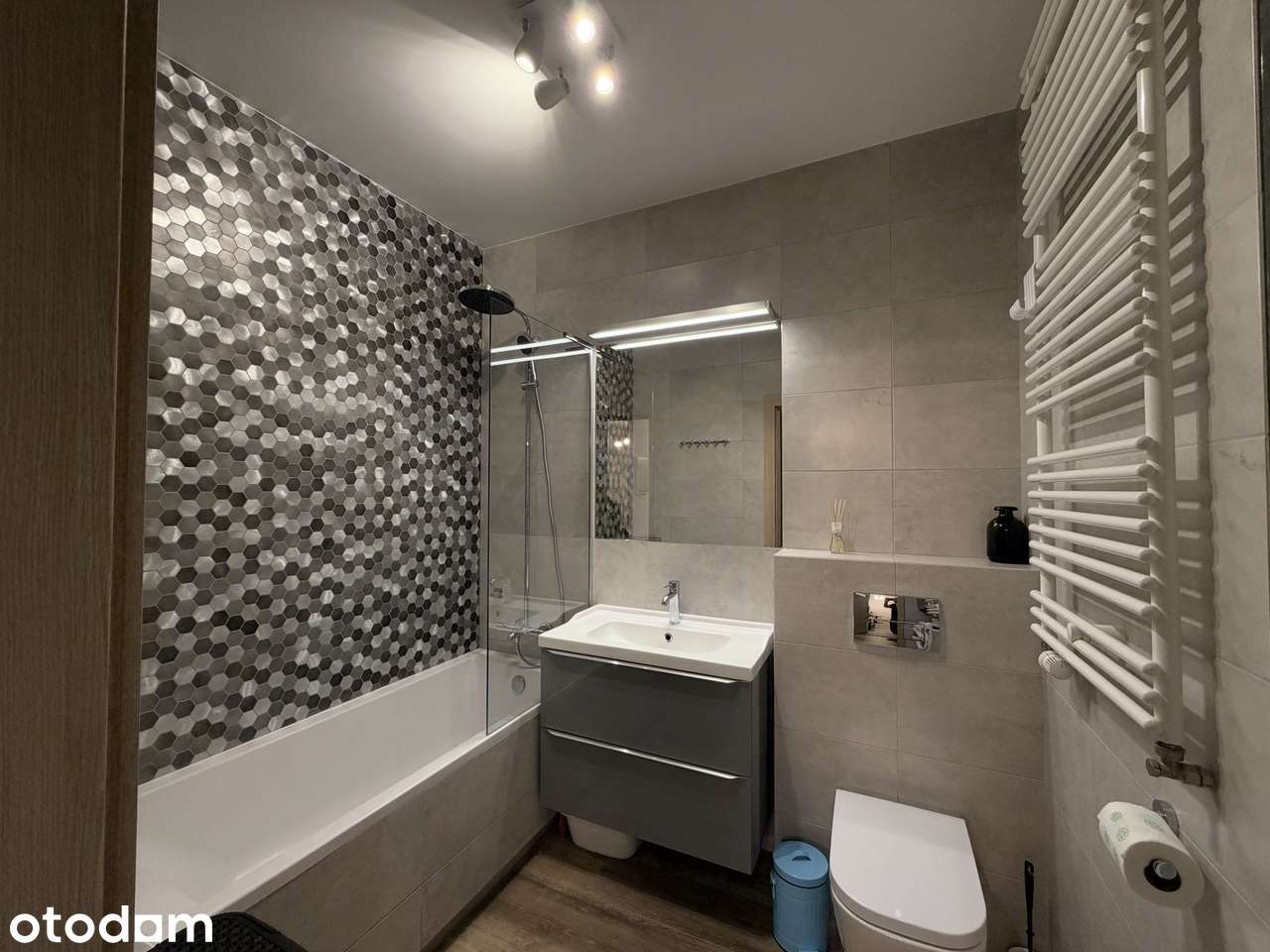 2 pokoje 50 m², garaż w cenie, 2 klimatyzacje, loggia, 5 min do SKM