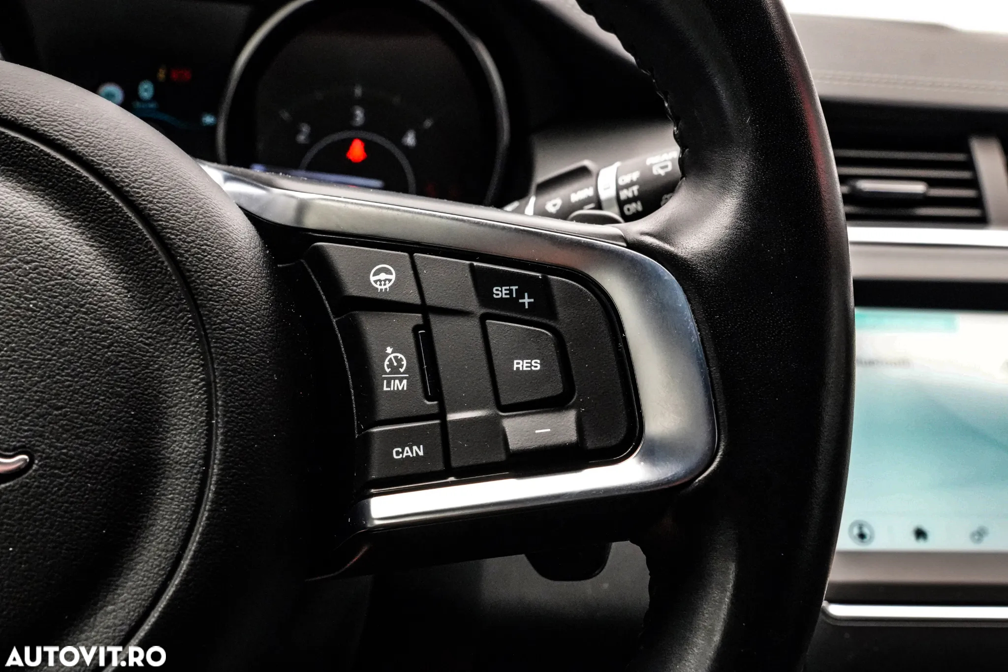 Jaguar E-Pace D240 AWD R-Dynamic S - 24