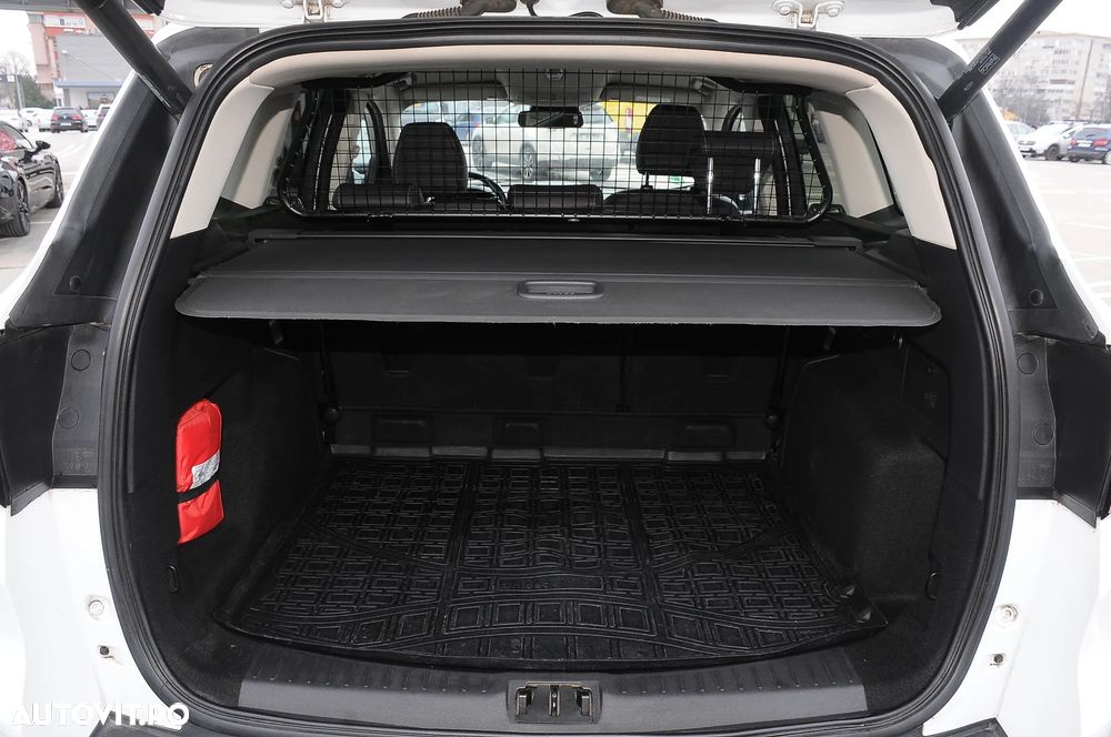 Ford Kuga 2.0 TDCi 4WD Powershift ST-Line - 29
