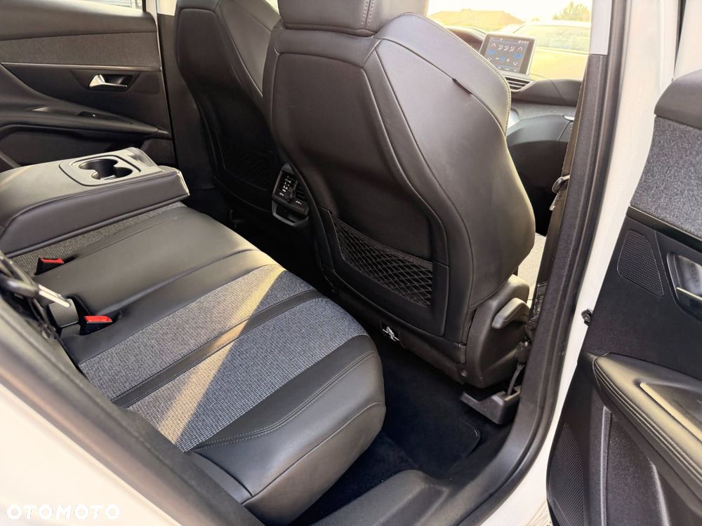 Peugeot 3008 1.2 PureTech Allure S&S - 16