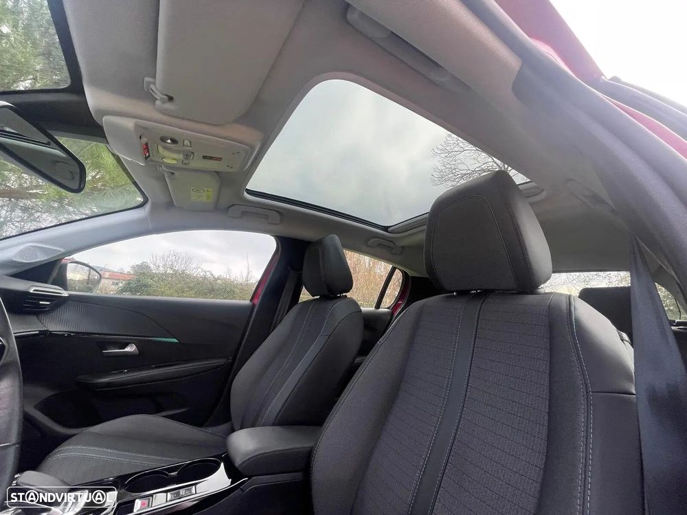 Peugeot e-208 Allure - 32