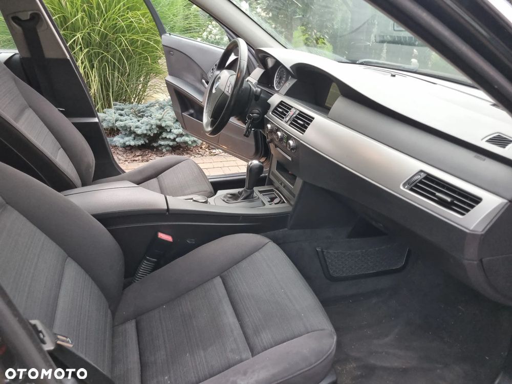 BMW Seria 5 525i - 11
