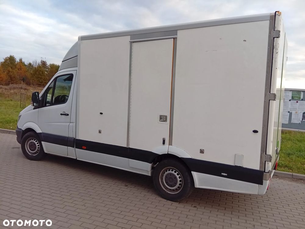 Mercedes-Benz Sprinter - 2