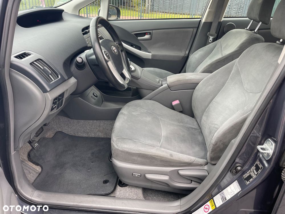 Toyota Prius 1.8 HSD Prestige - 8