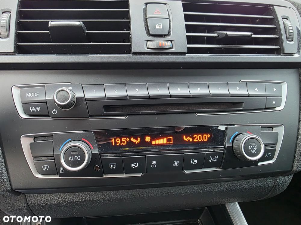 BMW Seria 1 120d Sport-Aut Sport Line - 17