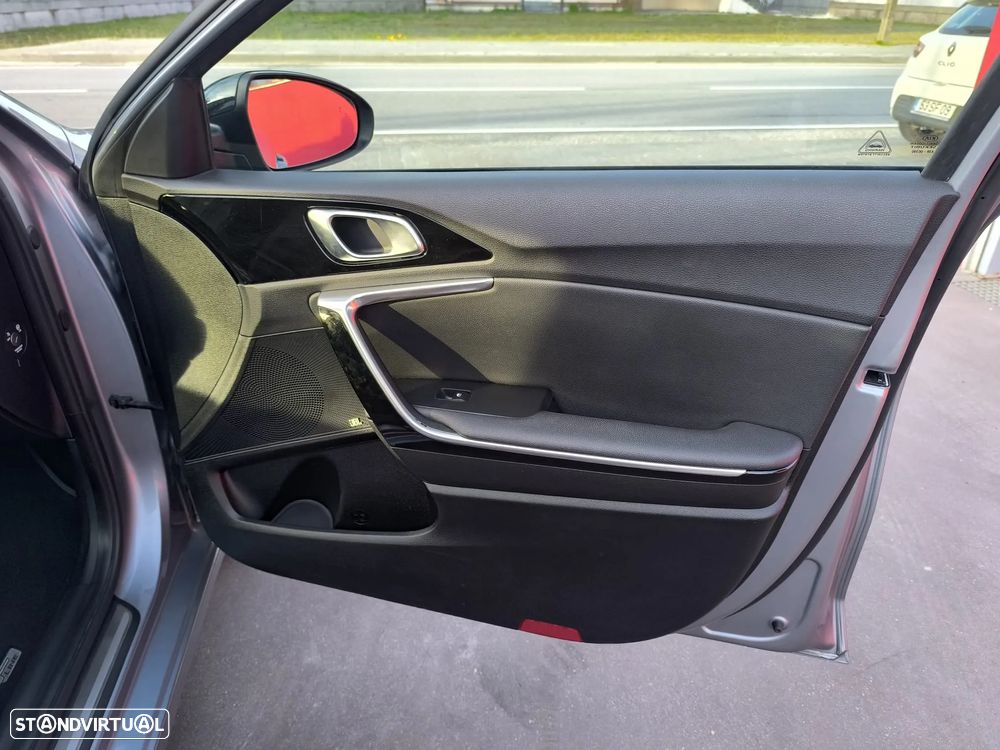 Kia Ceed 1.6 CRDi GT Line 7DCT - 26