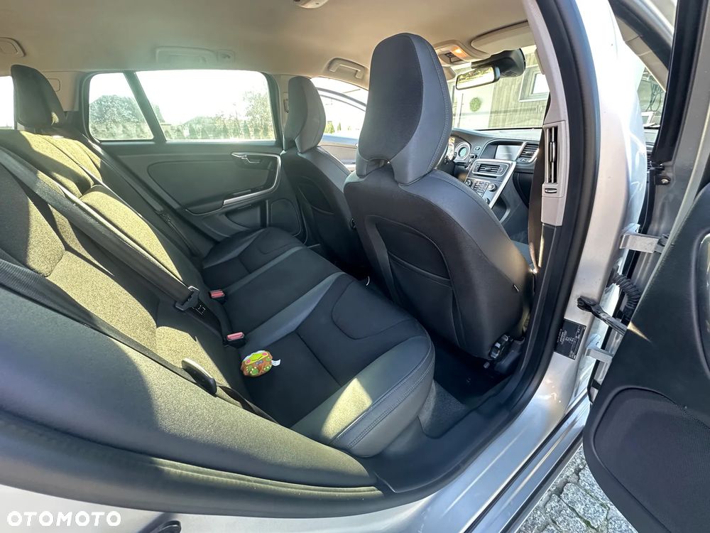 Volvo V60 D4 Momentum - 13