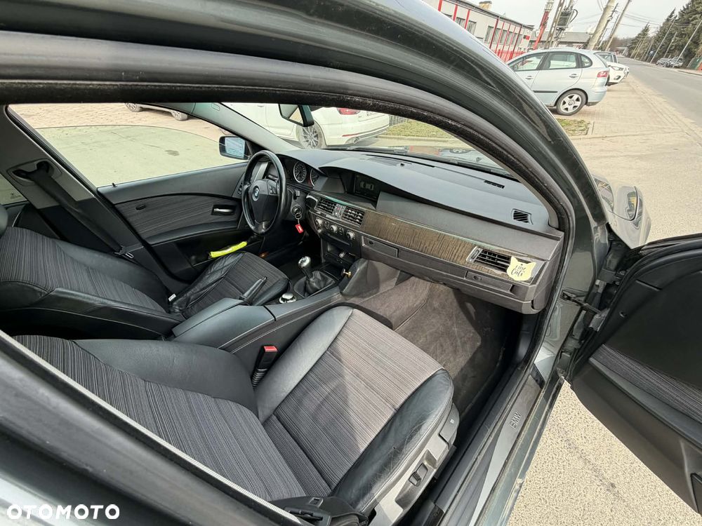BMW Seria 5 520i - 11