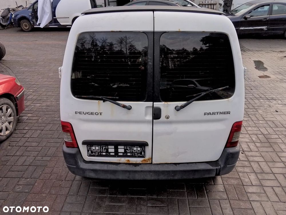 Peugeot Partner I FL (02-10r.) 1.6 HDI 74KM. Silnik DV6BTED4 Skrzynia 20DP37 lakier EWP/EWPA/EWPB/249. Cały na części. GWARANCJA !!!  Przód Tył Zestaw Komplet Drzwi Klapa Zderzak Błotnik Maska Grill Atrapa Szyba Pas Lampa Lusterko Boczki Fotel Kanapa Kokpit Deska Rozdzielcza Przełącznik Włącznik Sterownik Przewody Wiązka Instalacja Moduł Komputer Czujnik Listwa Pompa Alternator Wtryski Głowica Rozrusznik Kompresor Sprzęgło Dwumas Silnik Skrzynia ABS Klimatyzacji Paliwa Wspomagania Kolektor Turbina Przepustnica Zawór Chłodnica Koło Hak Belka Sanki Zawieszenie Mcpherson Półoś Amortyzator Wydech Tłumik Zacisk Most - 5