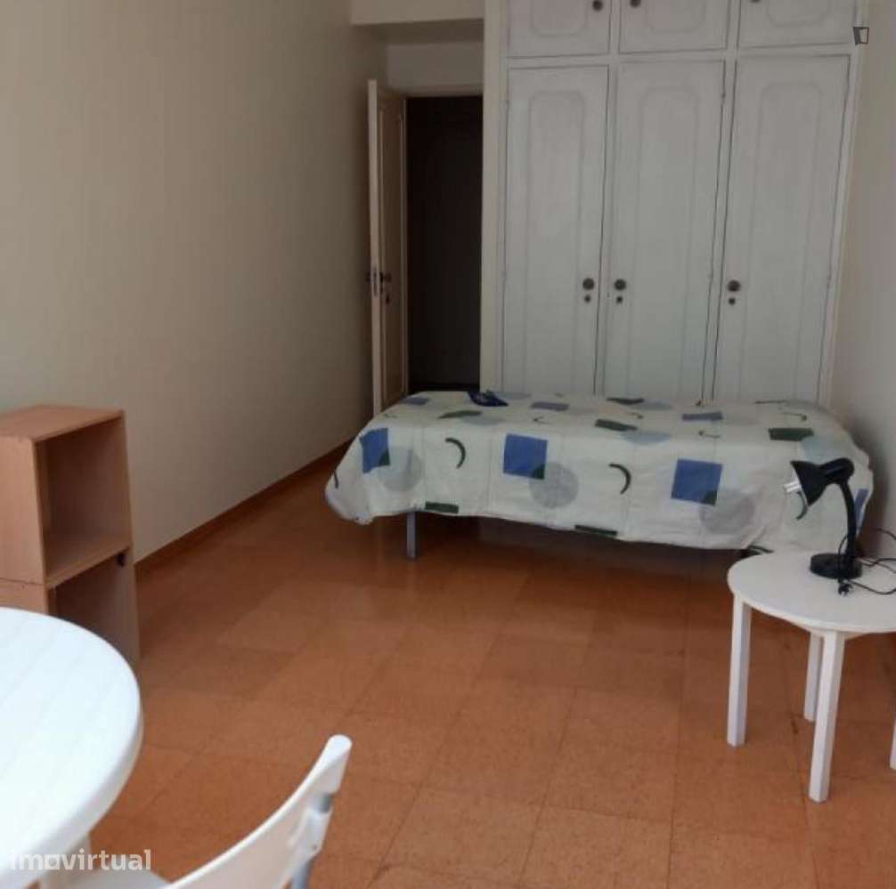 Quarto - localizado em Campolide Lisbon - Grande imagem: 5/13