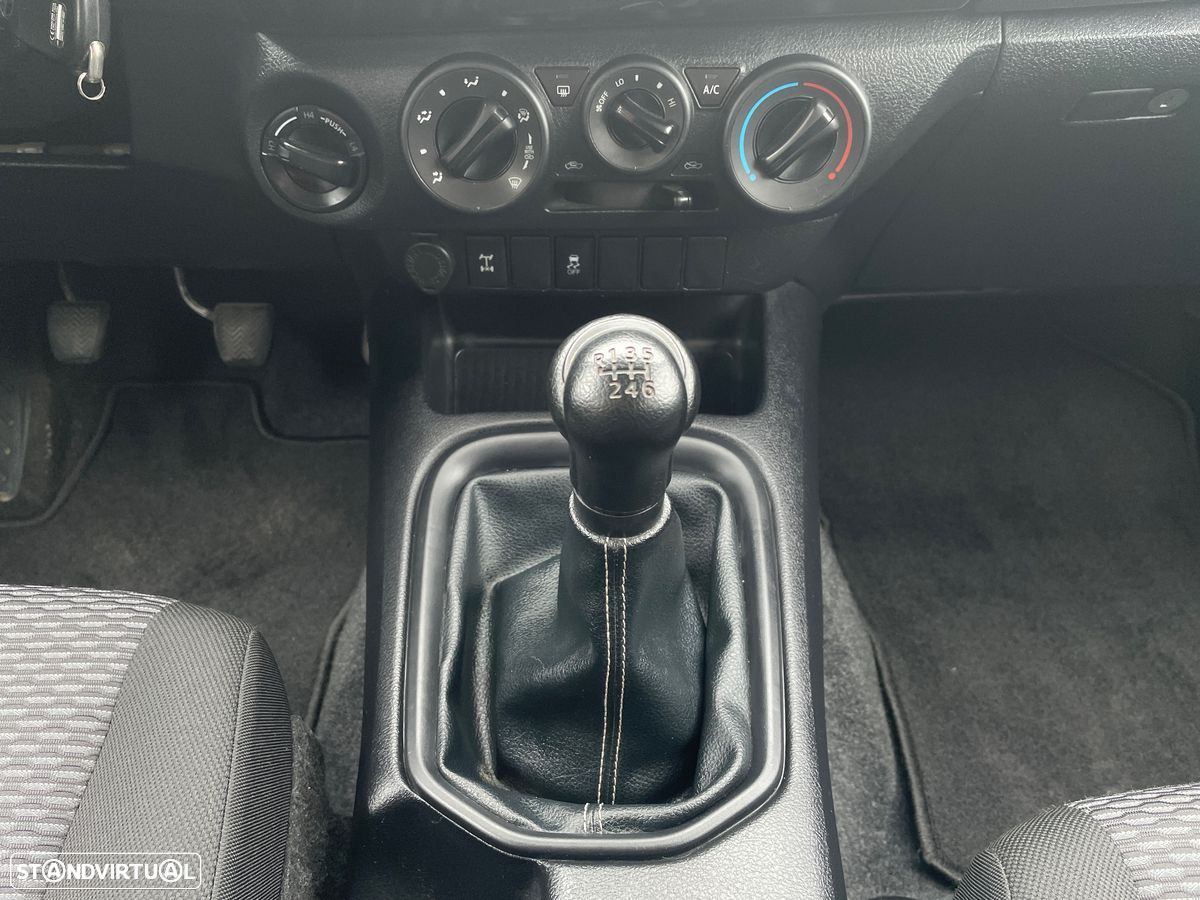 Toyota Hilux 2.4 D-4D 4WD CD CM - 21