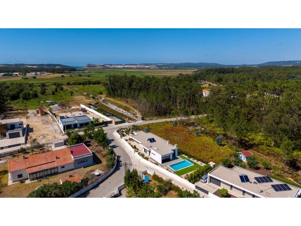 Moradia T4 Contemporânea com Piscina, Jardim e Excelente Localizaçã... - Grande imagem: 3/48