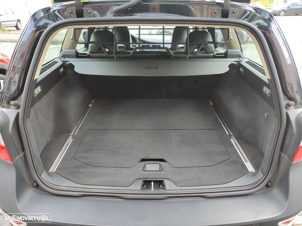 Volvo XC 70 D5 Momentum - 9