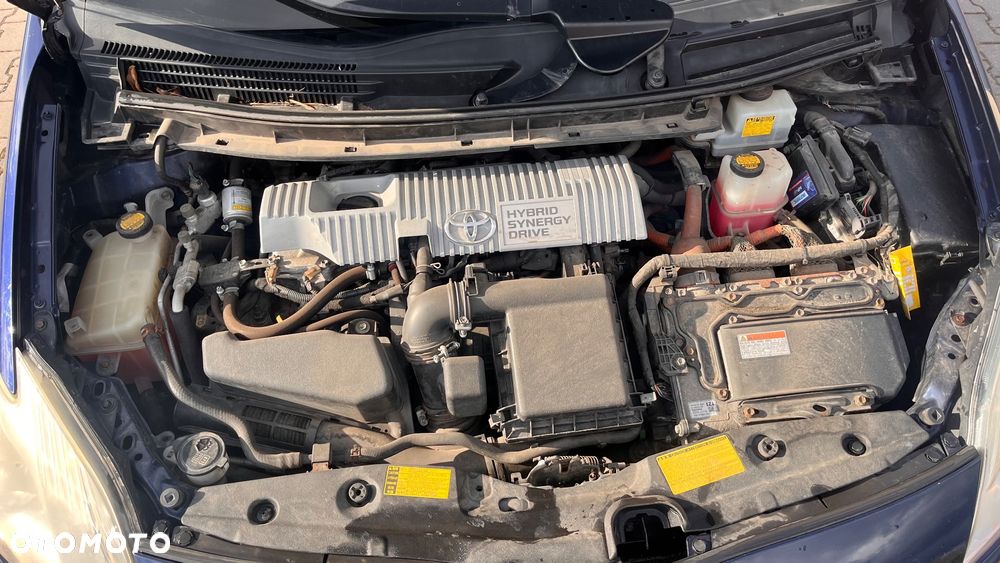 Toyota Prius (Hybrid) - 13
