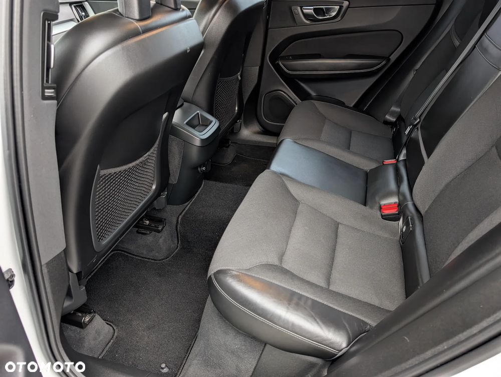 Volvo XC 60 D5 AWD Momentum - 16