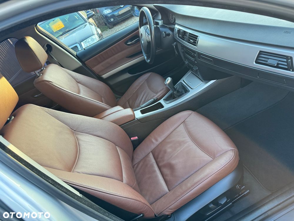 BMW Seria 3 318i Edition Exclusive - 17